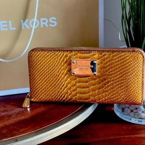 Michael kors wallet